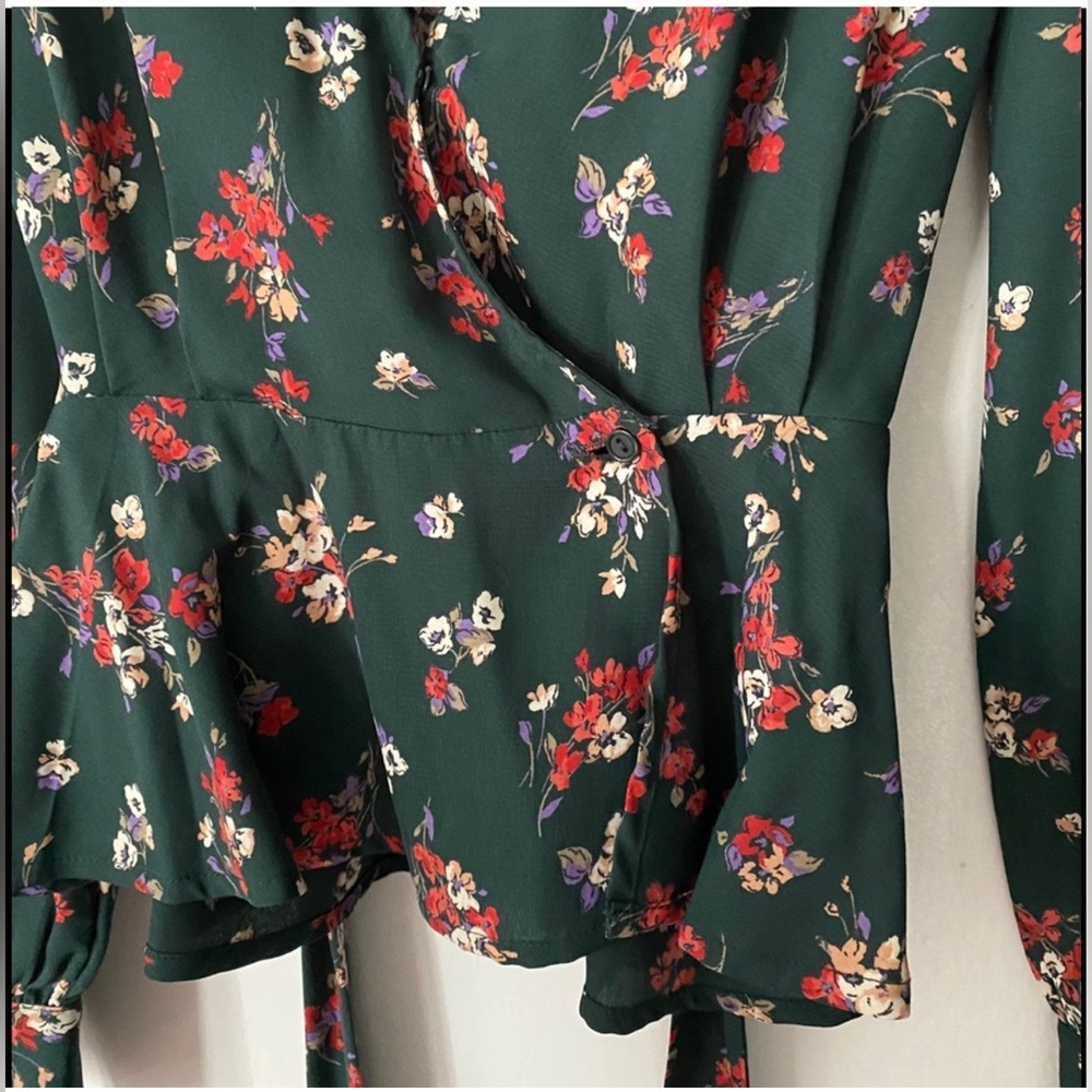 New Lost and Wander Floral-Print Wrap Top - 100% Exclusive - Picture 6 of 7